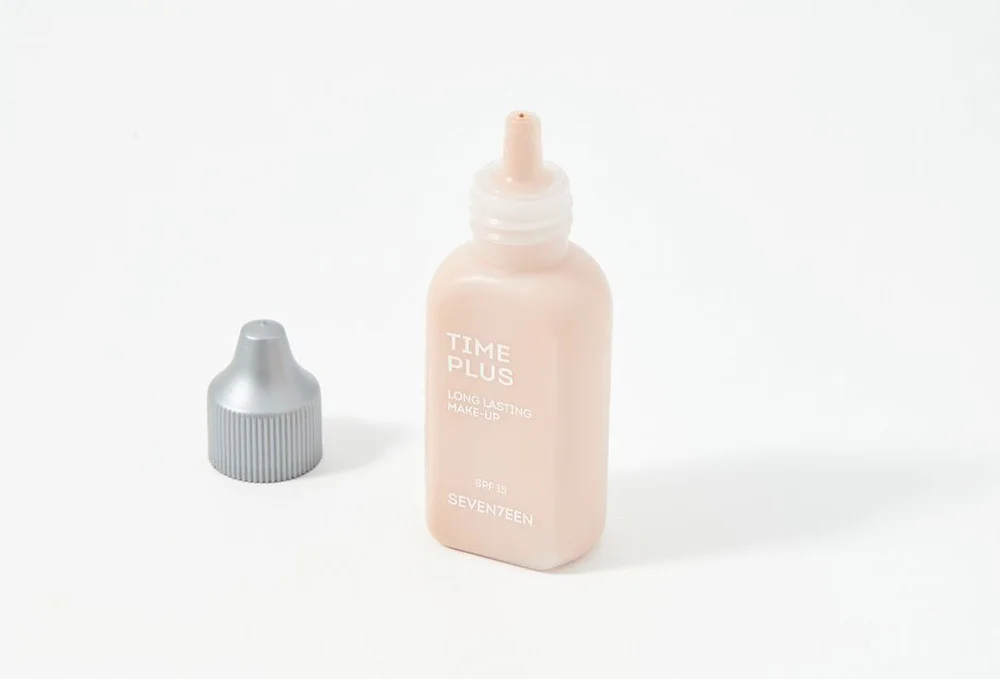 Time Plus Long Lasting Make-Up SPF 15 – Seventeenنفاونديشن تايم بلس طويل الثبات بعامل حماية  ١٥ – سيفنتي
