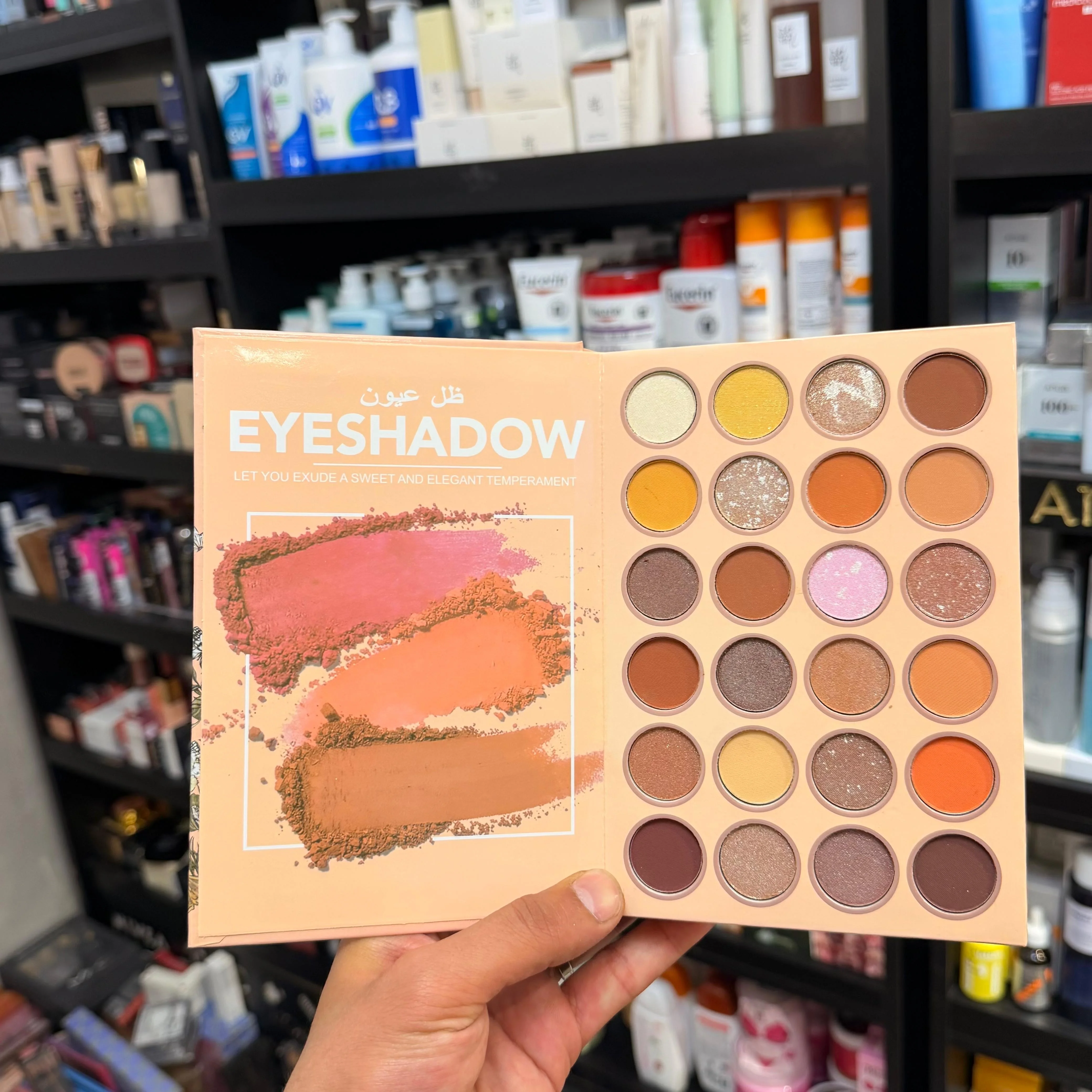 multi-layer makeup palette by POAلوحة مكياج متعددة الطبقات من بوا