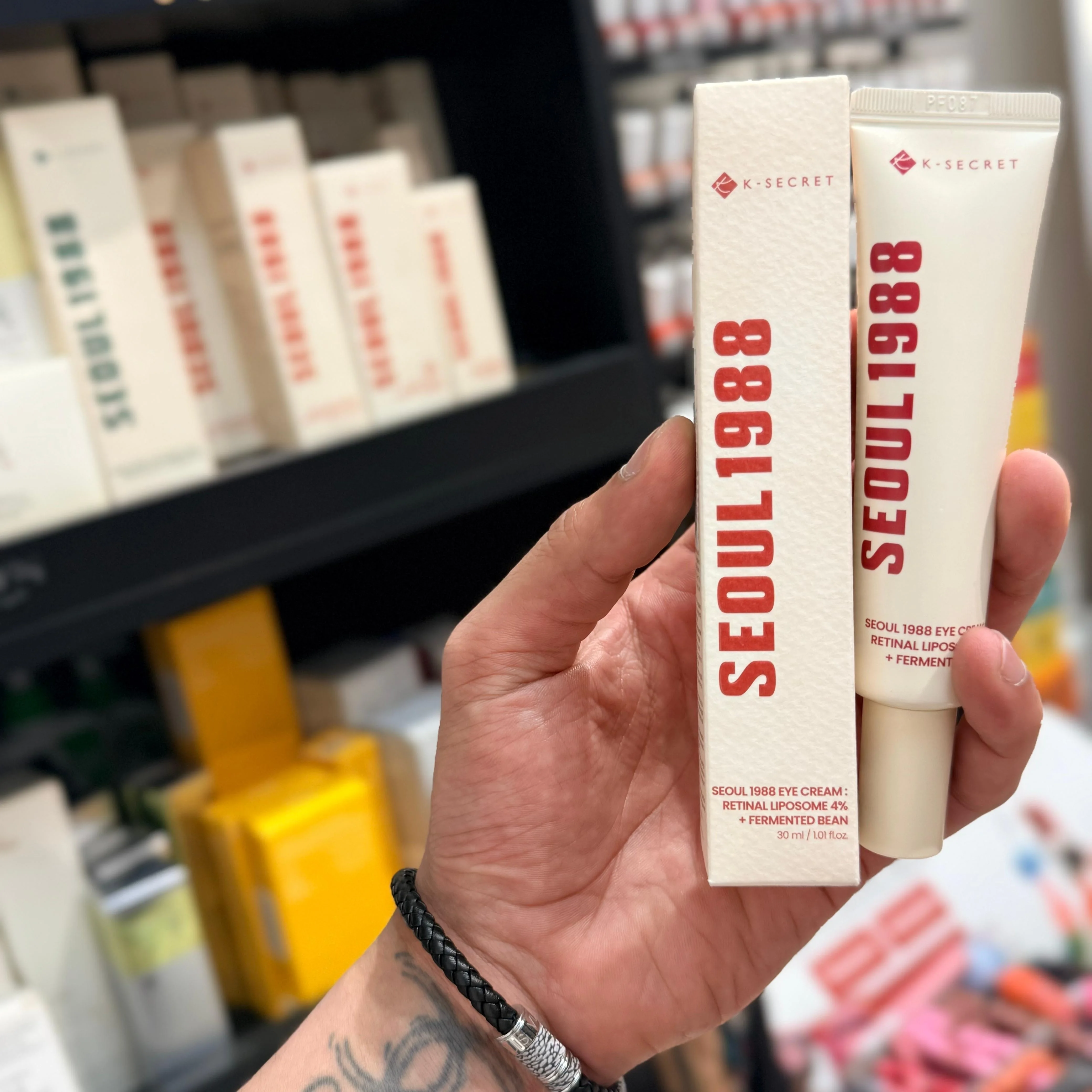 K-SECRET SEOUL 1988 Eye Cream : Retinal Liposome 4% + Fermented Bean – 30mlكريم العين سيول 1988 من K-SECRET بالريتينال ليبوسوم 4% والفاصوليا المخمرة – 30 مل