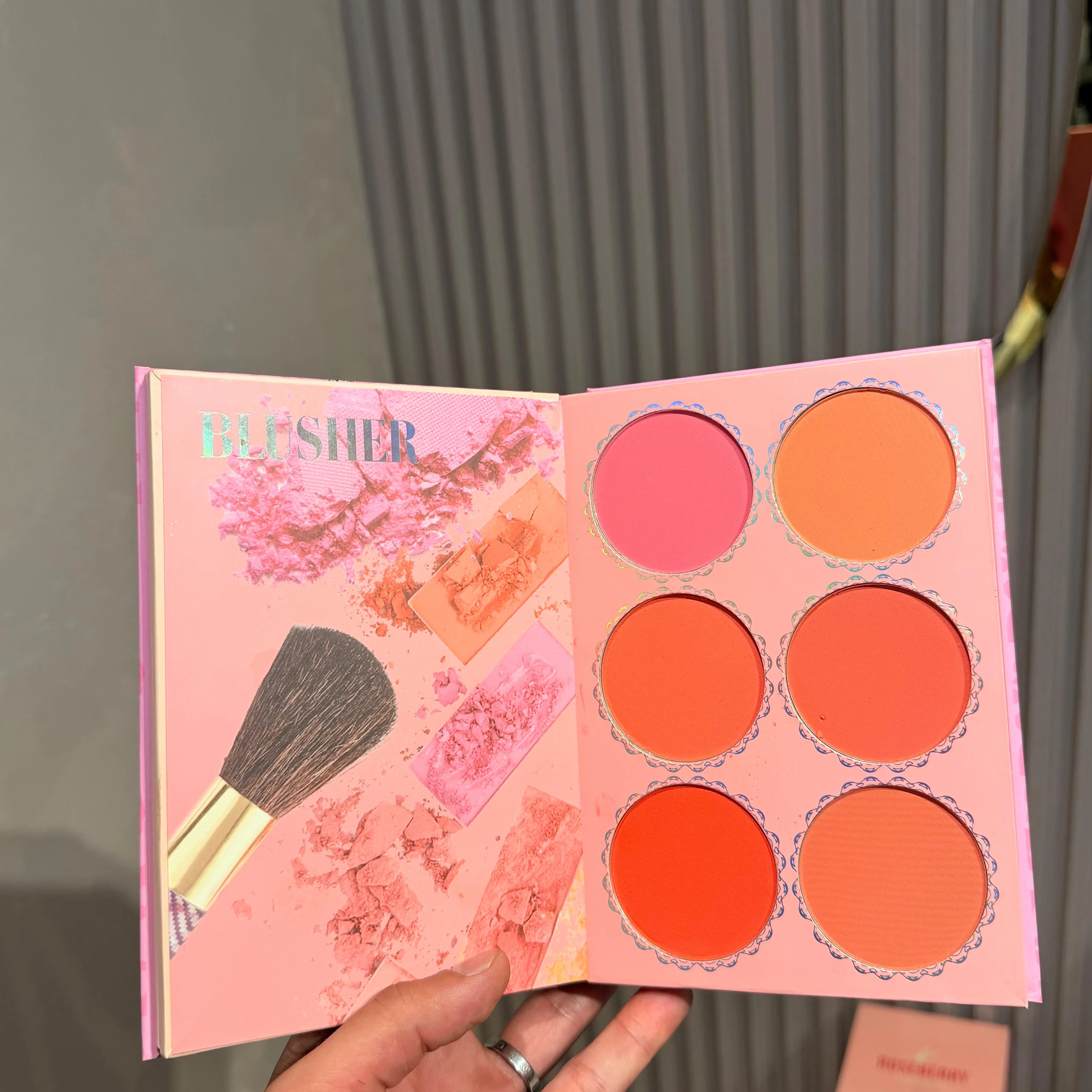 IGOODCO Book-Shaped Multi-Function Makeup Paletteلوحة مكياج متعددة الوظائف من إقودكو بتصميم على شكل كتاب