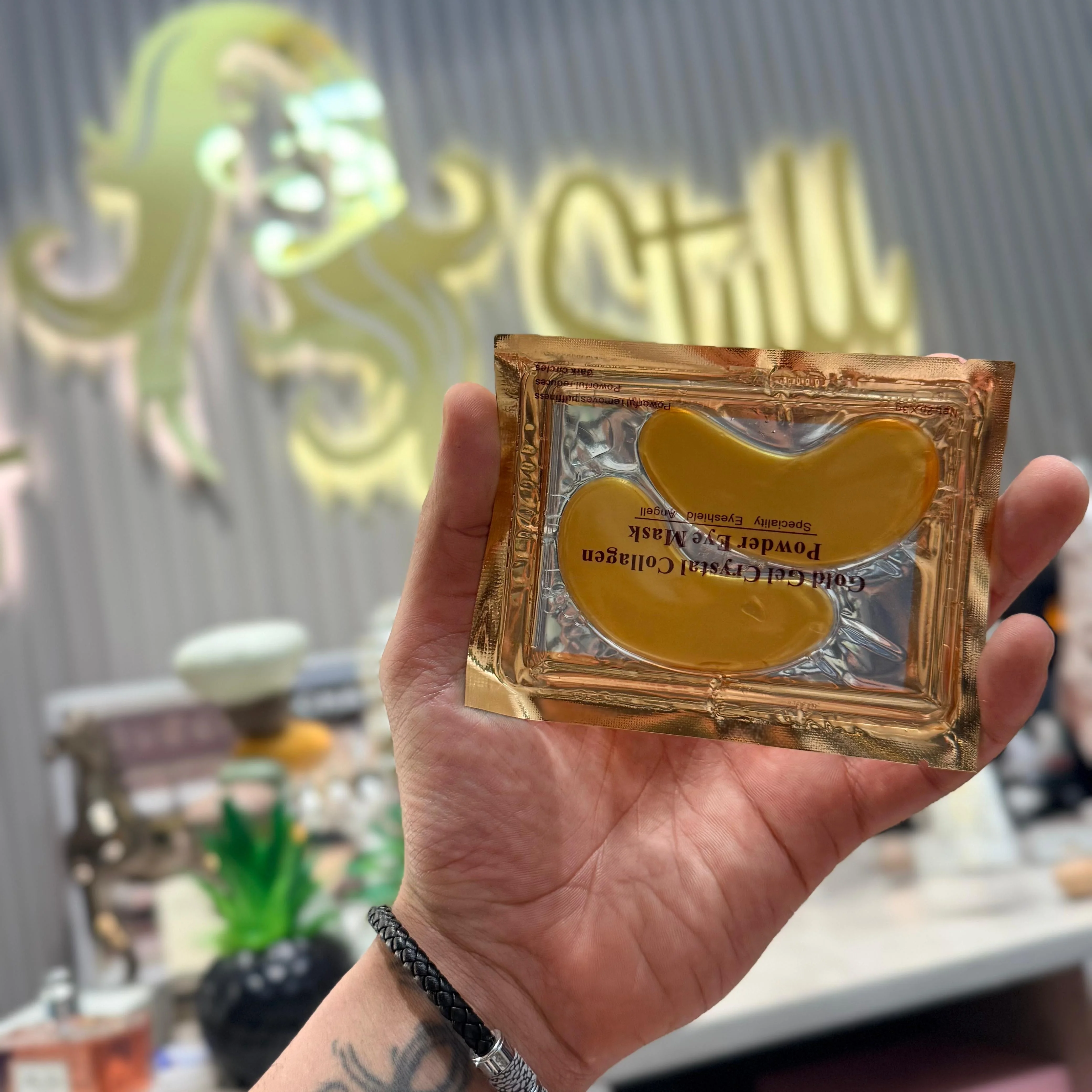 Crystal Collagen Gold Powder Eye Mask – 1 Pairكريستال كولاجين Gold Powder Eye Mask – قناع العين الذهبي بالكولاجين