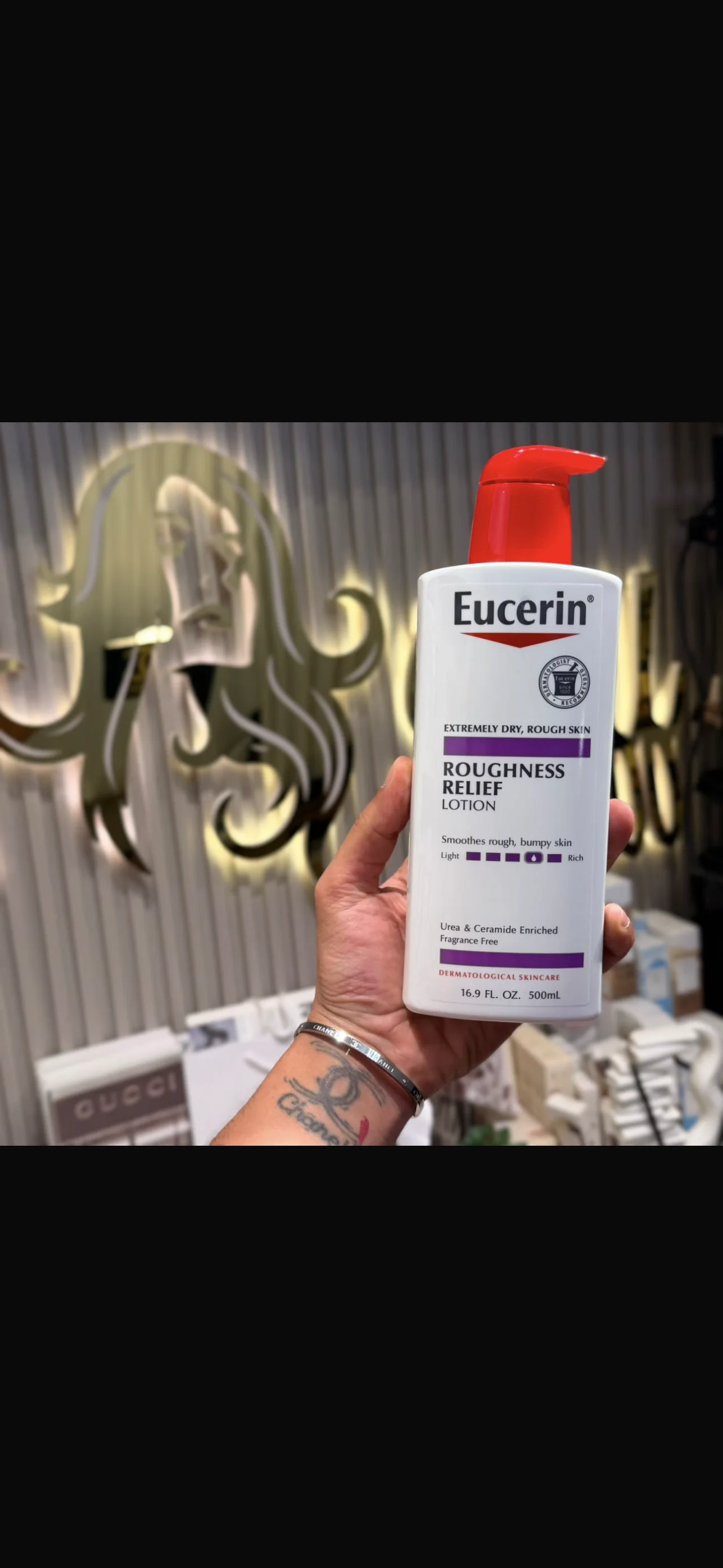 EucerinRoughness Soothing Lotion, Very Dry, Rough & Bumpy Skin, Fragrance Free, 16.9 fl oz (500 ml) لوشن يوسيرين المهدّئ للخشونة، مخصص للبشرة الجافة جدًا، والخشنة، والمليئة بالنتوءات، وخالٍ م