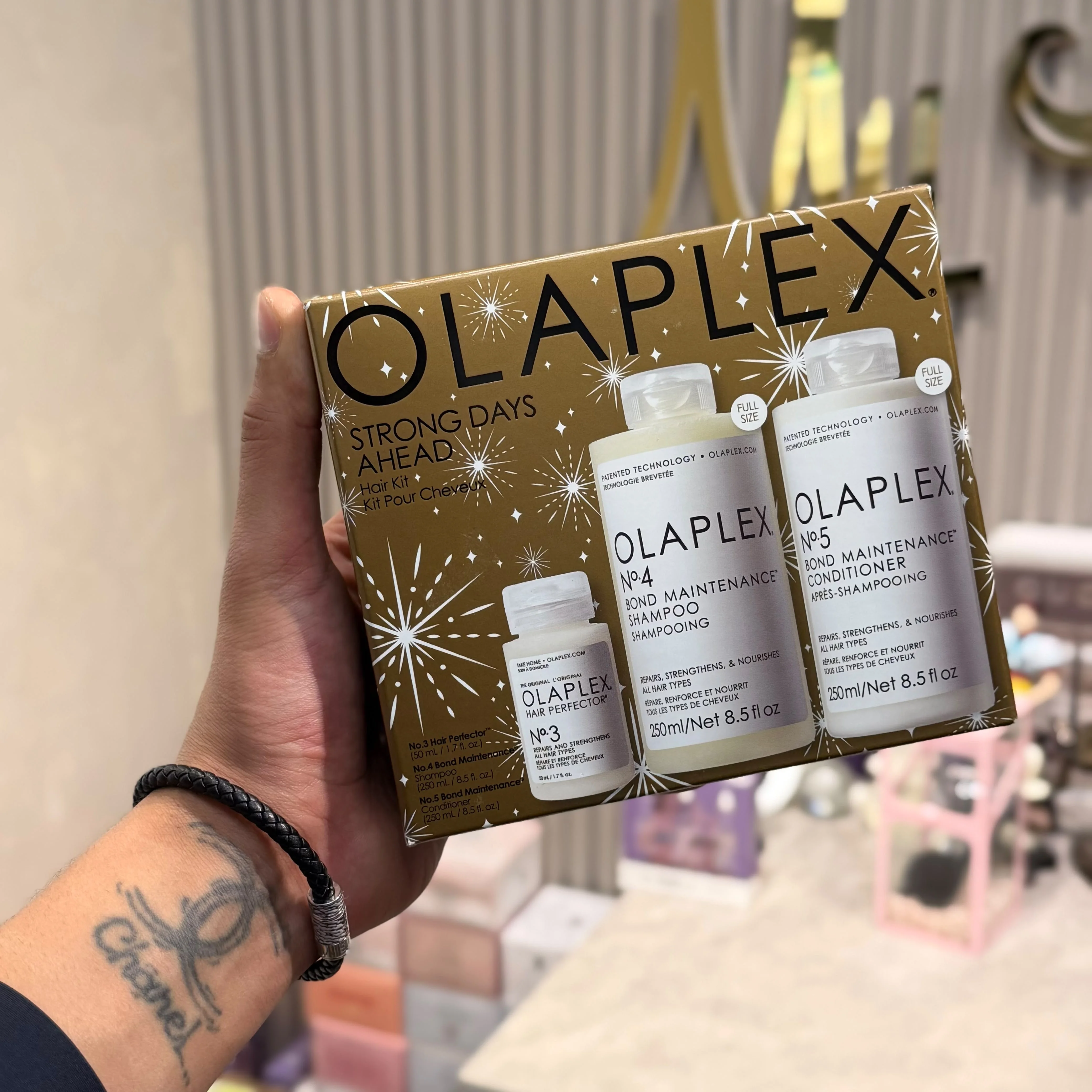 أولابلكس مجموعة Strong Days Ahead للعناية بالشعرOlaplex Strong Days Ahead Hair Kit