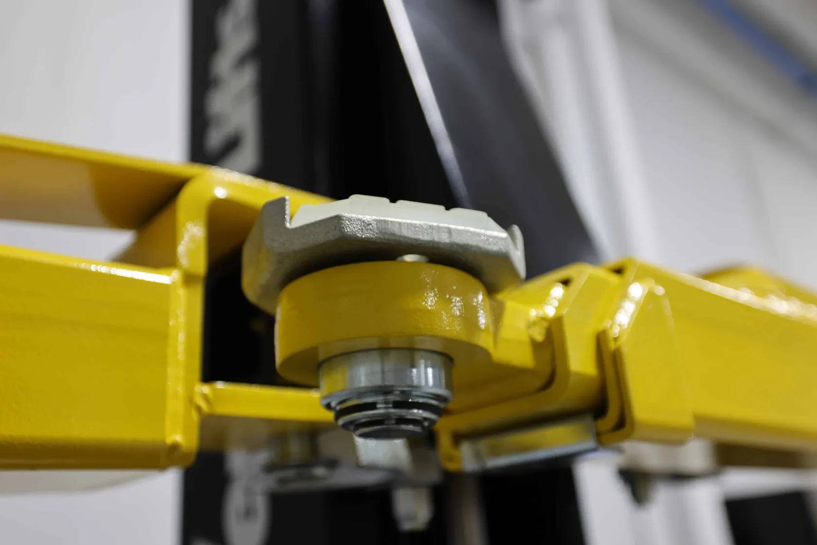 CL10AV3 Series 10,000-lb. Versymmetric® Two-Post Adjustable Lift – Ultimate Flexibility & Performance