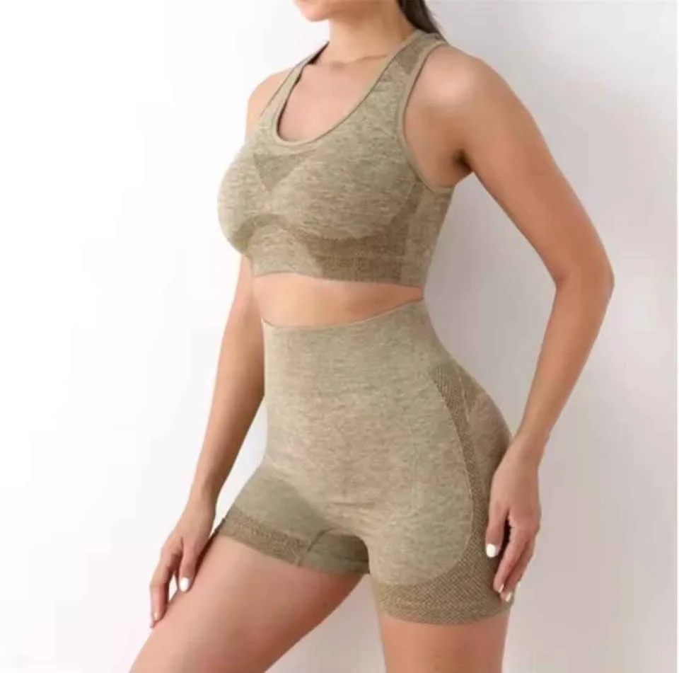 بدلة رياضية نسائية