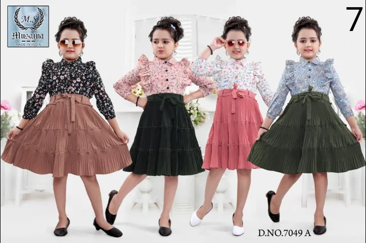 فستان بناتي روووعة والمقاسات من سنتين الا 10 سنوات السعر 20 ألف ريال يمني