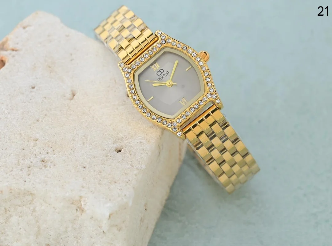 ساعة نسائي الدورا ابااشكالها الرهيبه والجذابه اشكال الماركات الانيقه بااحلا الاسعارالسعر 18000ريال يمني عدن ⚡ ريال  فثط