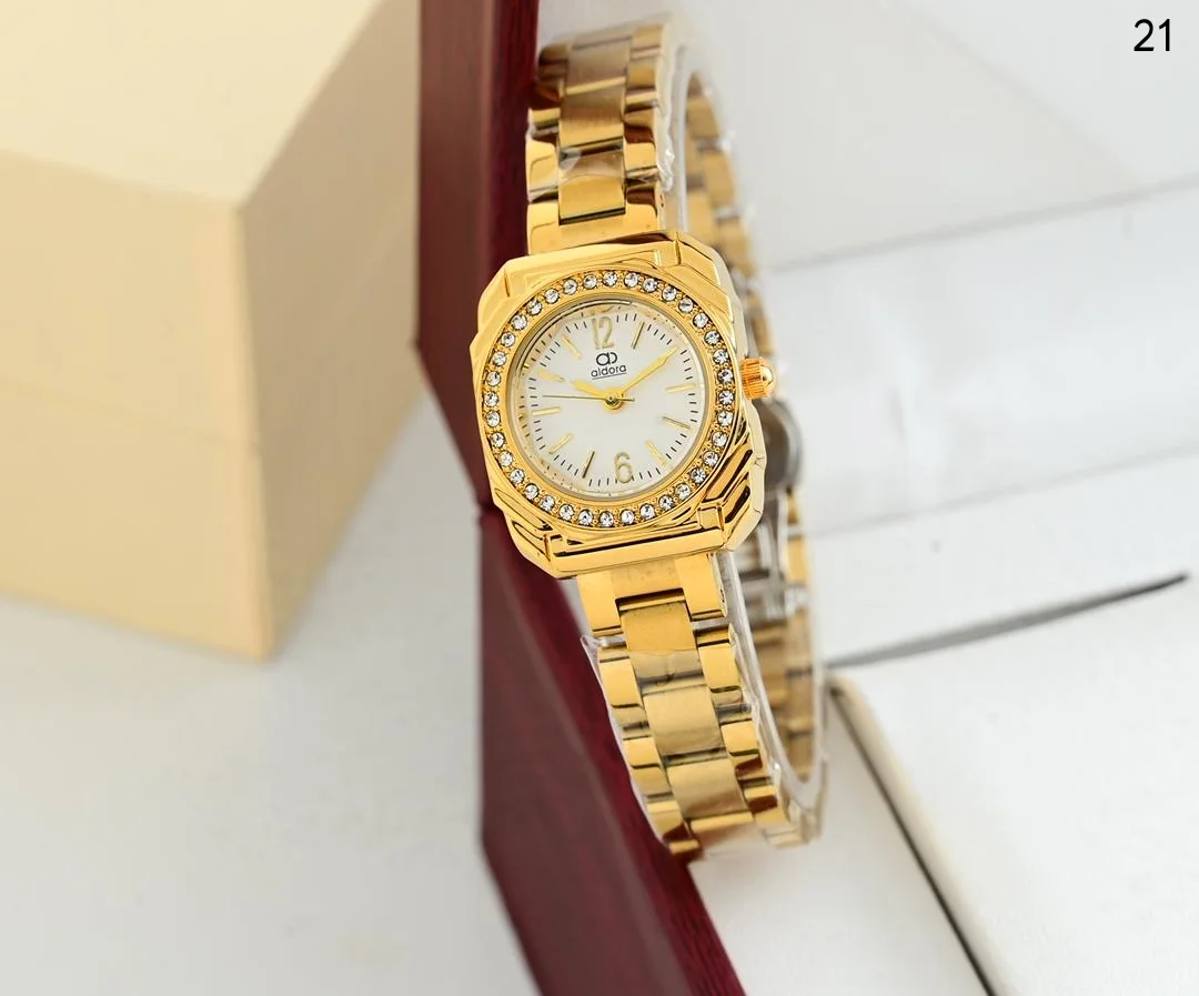 ساعة نسائي الدورا ابااشكالها الرهيبه والجذابه اشكال الماركات الانيقه بااحلا السعر 18000 ريال يمني عدن ⚡ فثط