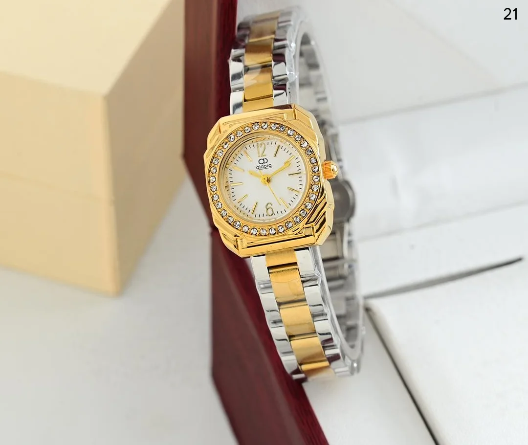 ساعة نسائي الدورا ابااشكالها الرهيبه والجذابه اشكال الماركات الانيقه بااحلا السعر 18000 ريال يمني عدن ⚡ فثط