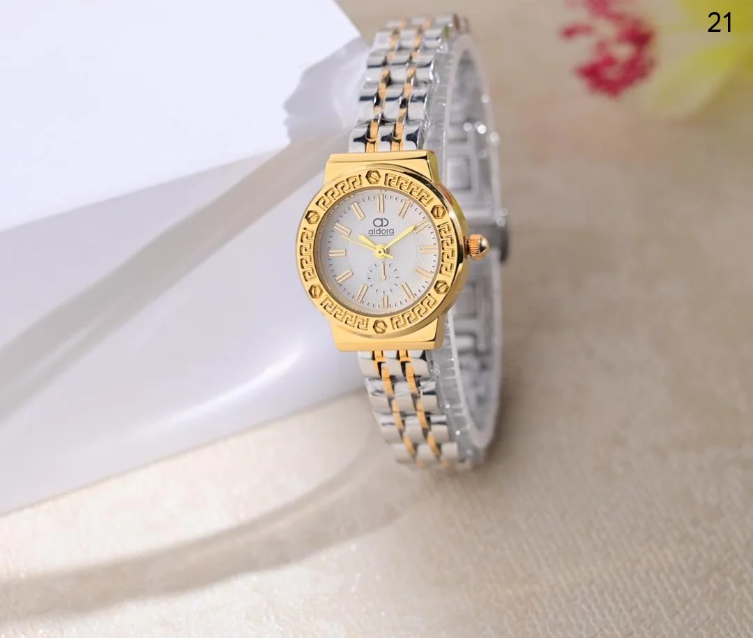 ساعة نسائي الدورا ابااشكالها الرهيبه والجذابه اشكال الماركات الانيقه بااحلا السعر 18000ريال يمني عدن ⚡ فثط