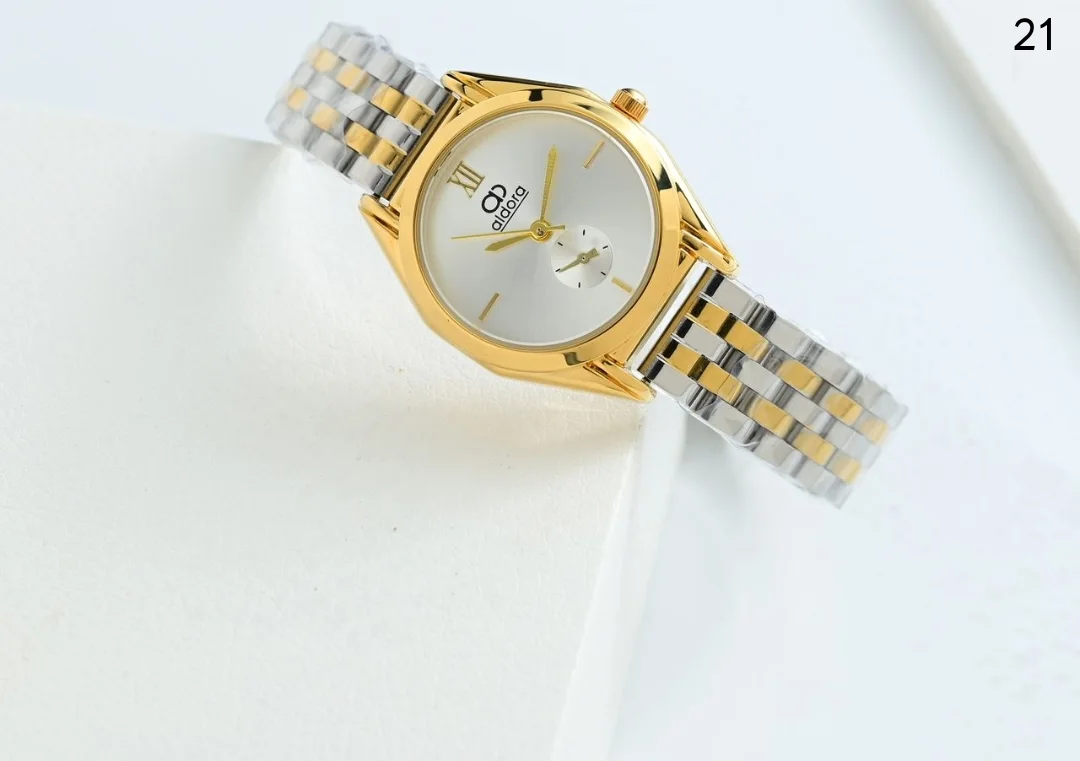 ساعة نسائي الدورا ابااشكالها الرهيبه والجذابه اشكال الماركات الانيقه بااحلا الاسعارالسعر 18000ريال يمني عدن ⚡ ريال  فثط