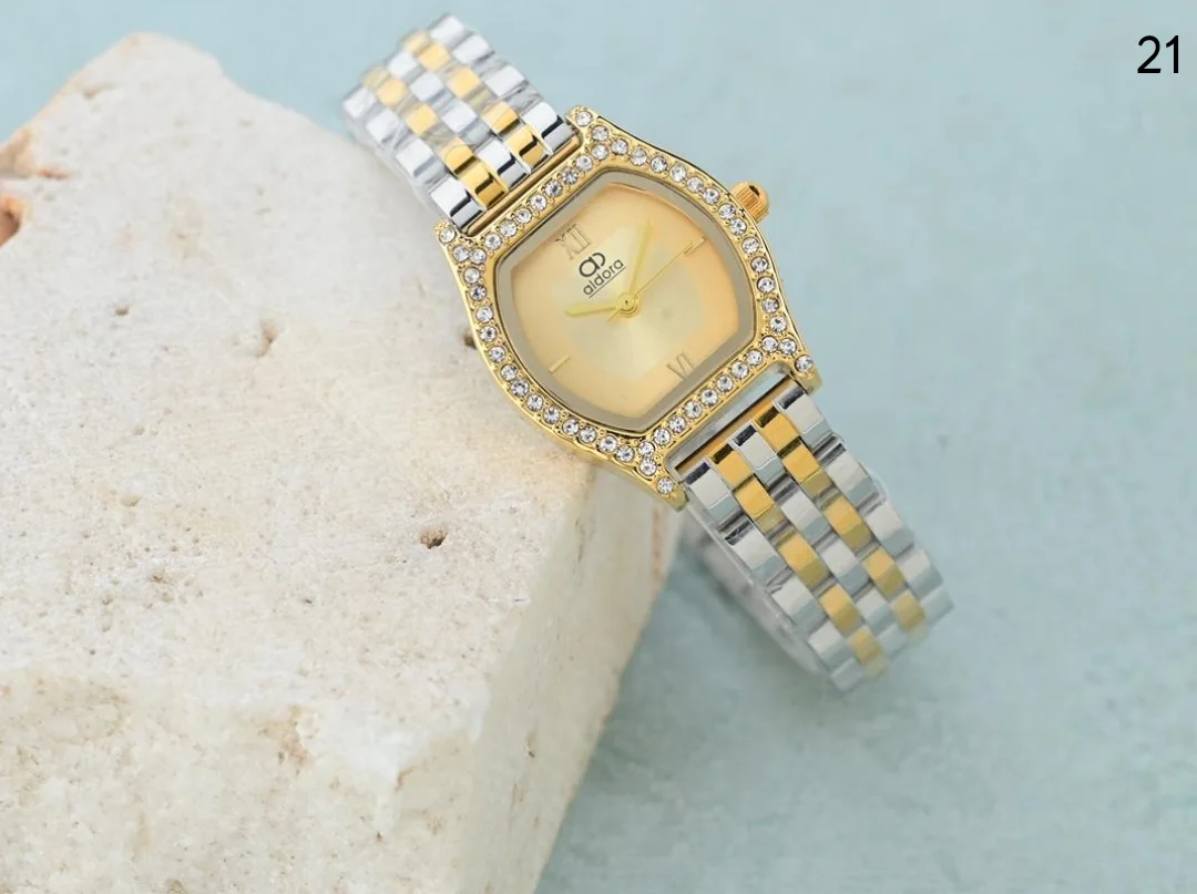 ساعة نسائي الدورا ابااشكالها الرهيبه والجذابه اشكال الماركات الانيقه بااحلا الاسعارالسعر 18000ريال يمني عدن ⚡ ريال  فثط