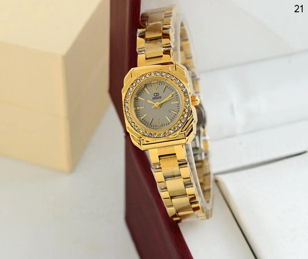 ساعة نسائي الدورا ابااشكالها الرهيبه والجذابه اشكال الماركات الانيقه بااحلا السعر 18000 ريال يمني عدن ⚡ فثط