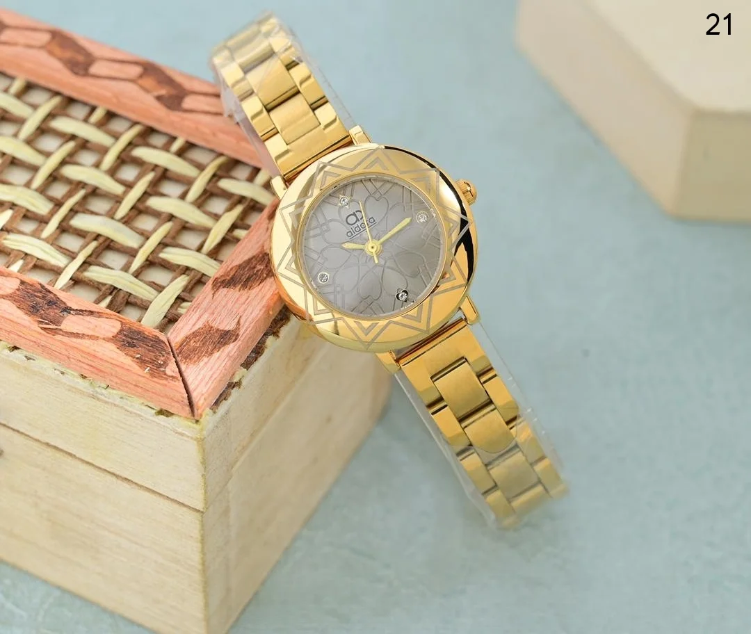 ساعة نسائي الدورا ابااشكالها الرهيبه والجذابه اشكال الماركات الانيقه بااحلا السعر 18000ريال يمني عدن ⚡ فثط