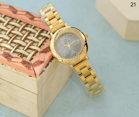 ساعة نسائي الدورا ابااشكالها الرهيبه والجذابه اشكال الماركات الانيقه بااحلا السعر 18000ريال يمني عدن ⚡ فثط