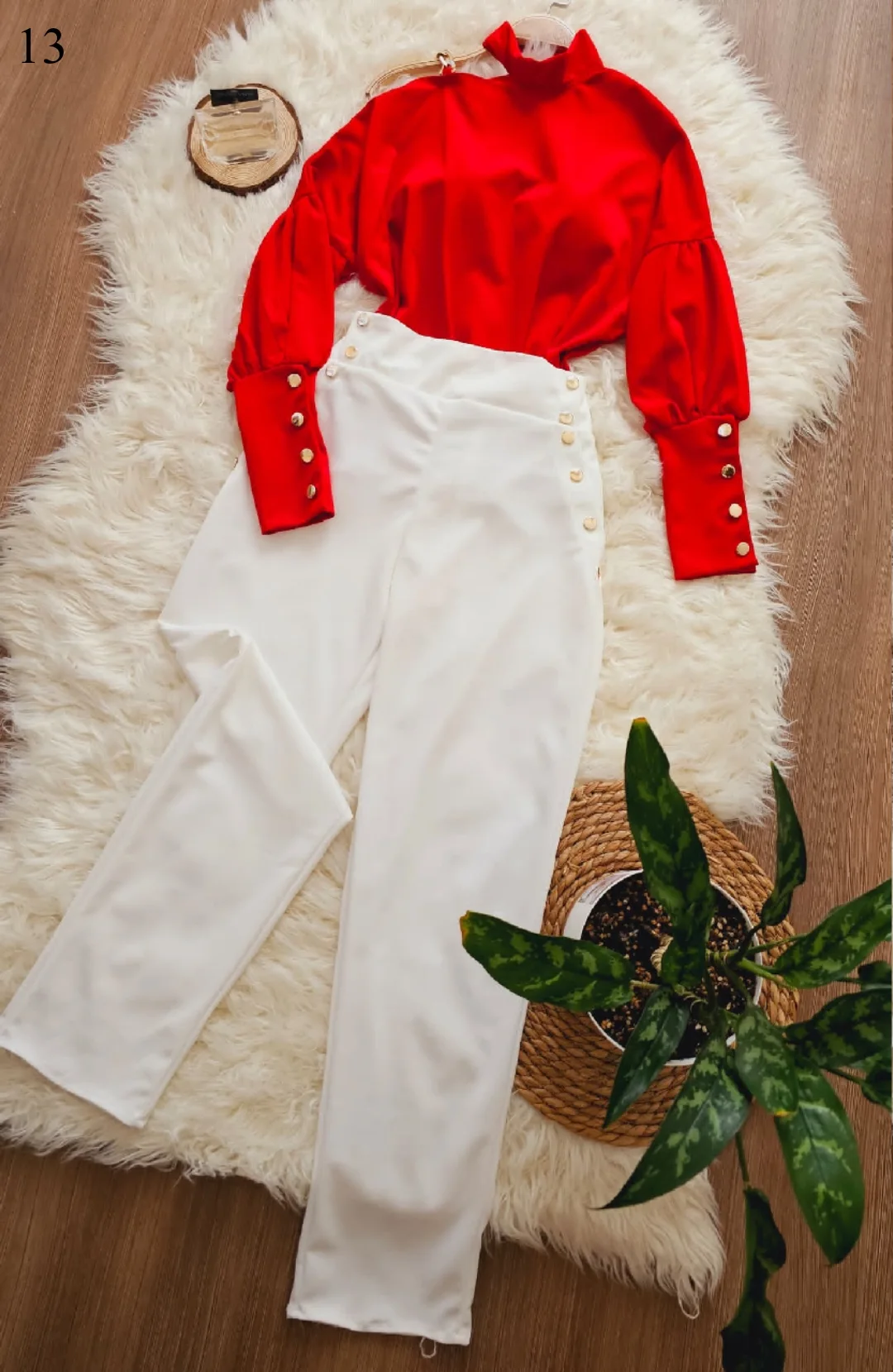 طقم بناتي  classic*بناتيحصري وانيق.. بلوزه رقبه مدوره، كم بقبضه نص في السعر..  14000 ريال يمني عدن فقط🤤