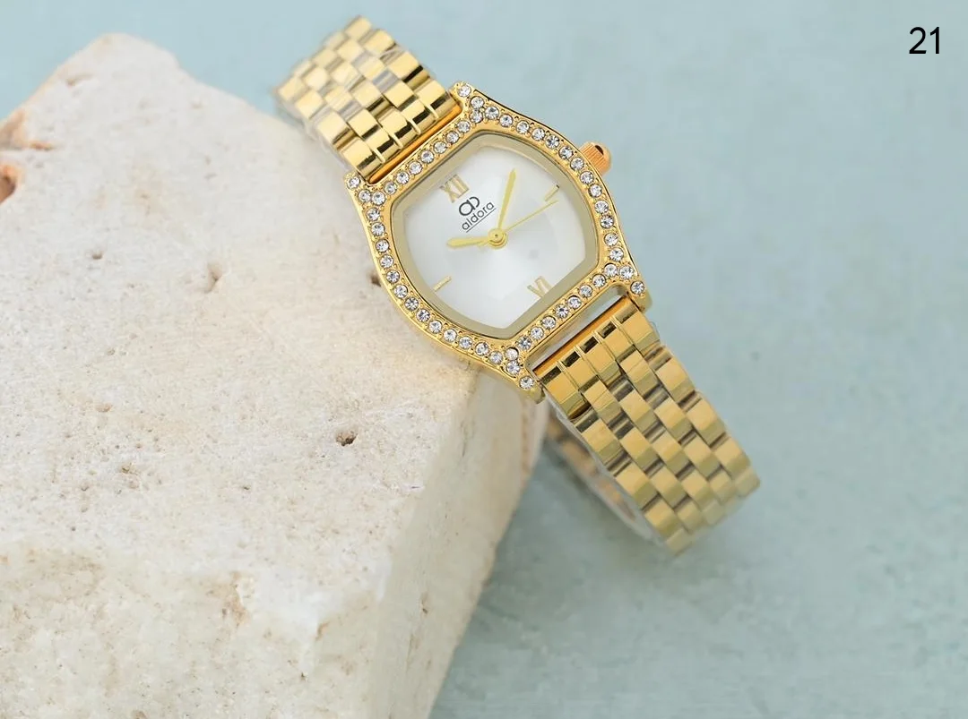 ساعة نسائي الدورا ابااشكالها الرهيبه والجذابه اشكال الماركات الانيقه بااحلا الاسعارالسعر 18000ريال يمني عدن ⚡ ريال  فثط