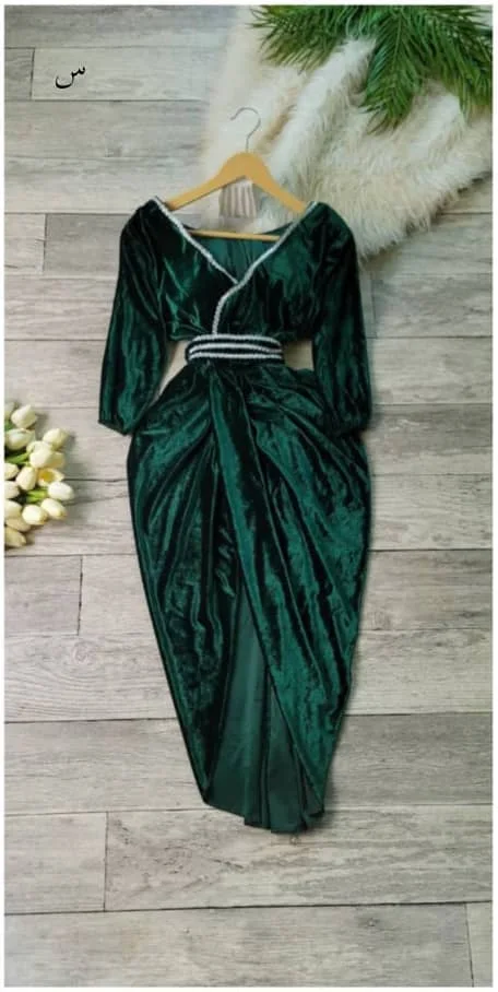 فستان نساىي يتميز بقماش مخمل اصلي استايل انيق جدآ وبسعر 18000 الف ريال يمني