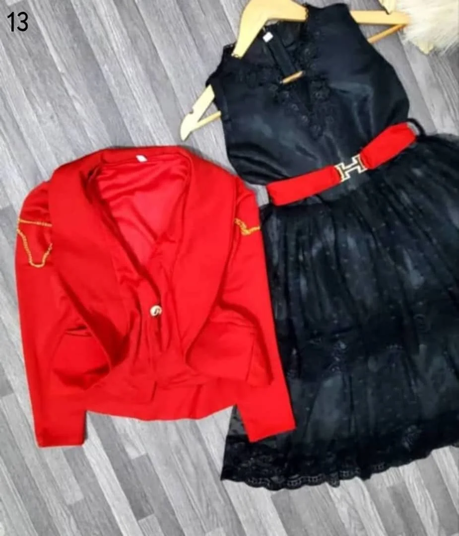 فستان بناتي انييق بستايل كلاسيكي السعر :*25000