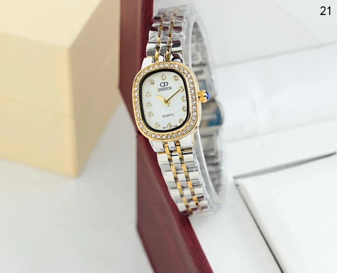 ساعة نسائي الدورا ابااشكالها الرهيبه والجذابه اشكال الماركات الانيقه بااحلا السعر 18000 ريال يمني عدن ⚡ فثط