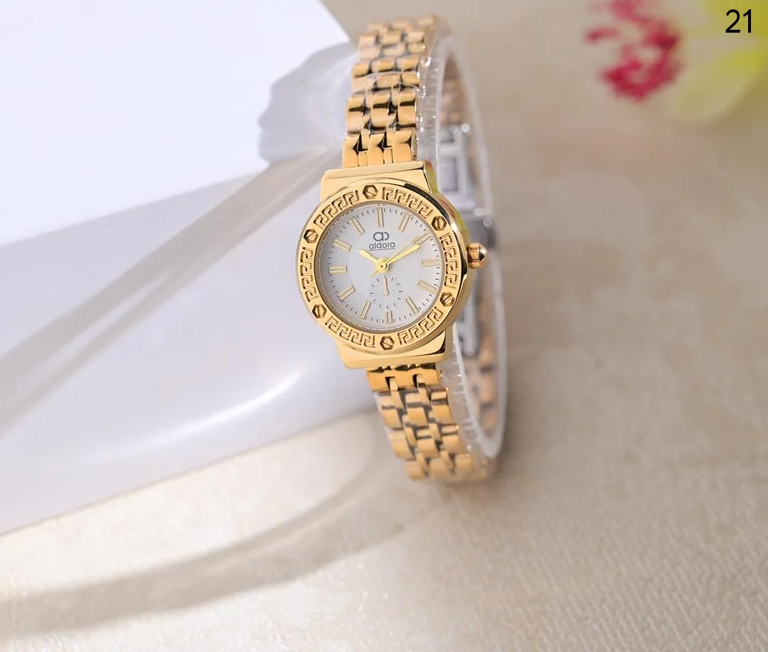 ساعة نسائي الدورا ابااشكالها الرهيبه والجذابه اشكال الماركات الانيقه بااحلا السعر 18000ريال يمني عدن ⚡ فثط