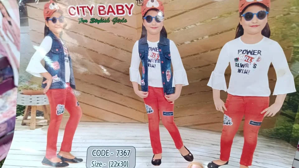 فستان بناتي المقاس من عمر 4الا 9سنوات زورو موقعنا تجدو مايسركم سووق سالم يقدم لكم كل ماهو جديد والسعر 17500 ألف ريال يمني