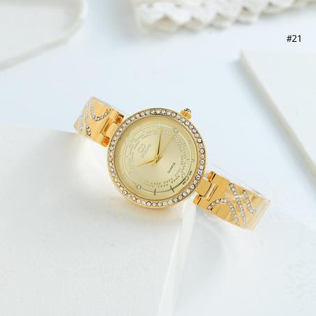 ساعة نسائيه الدورا شكل الماركه كرستال رهيب جدا السعر 12500 ريال يمني عدن ⚡