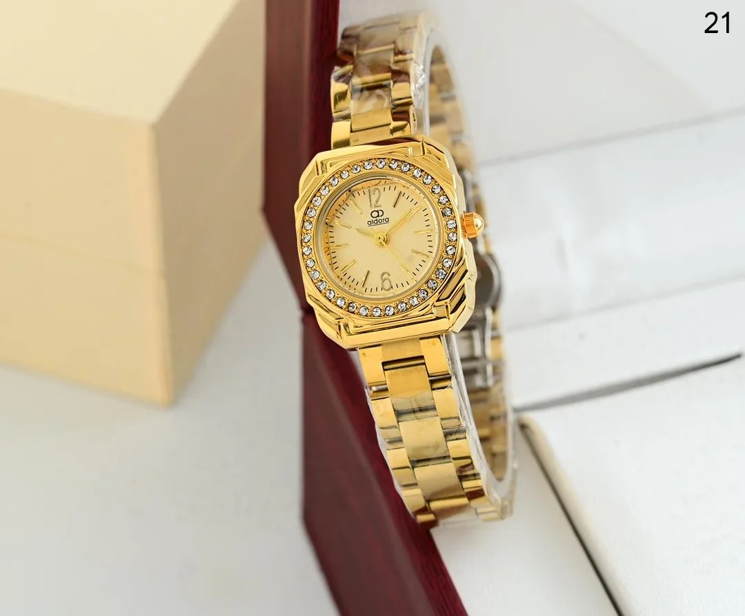 ساعة نسائي الدورا ابااشكالها الرهيبه والجذابه اشكال الماركات الانيقه بااحلا السعر 18000 ريال يمني عدن ⚡ فثط