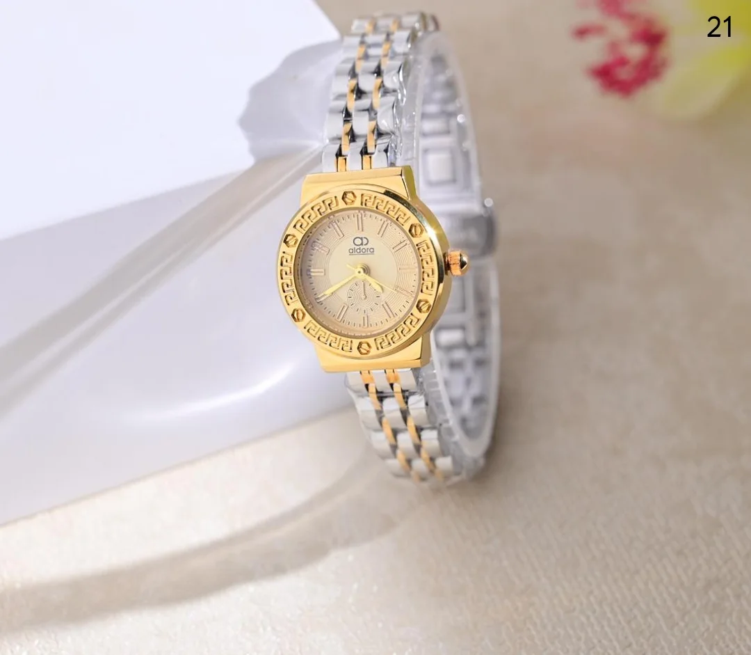 ساعة نسائي الدورا ابااشكالها الرهيبه والجذابه اشكال الماركات الانيقه بااحلا السعر 18000ريال يمني عدن ⚡ فثط