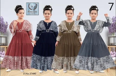 فستان بناتي روووعة جدآ وفخم المقاسات من سنتين الا 10 سنوات السعر 20 ألف ريال يمني عدن ⚡