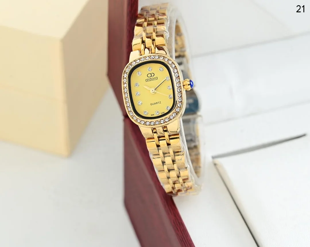 ساعة نسائي الدورا ابااشكالها الرهيبه والجذابه اشكال الماركات الانيقه بااحلا السعر 18000 ريال يمني عدن ⚡ فثط