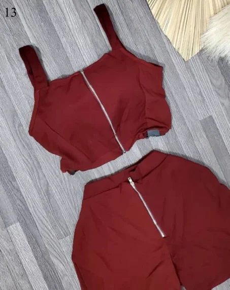 طقم نساىي شرت جميل والمقاسات L,, XL,, والسعر 14000ألف ريال عدن والقماش كريب والشغل خارجي