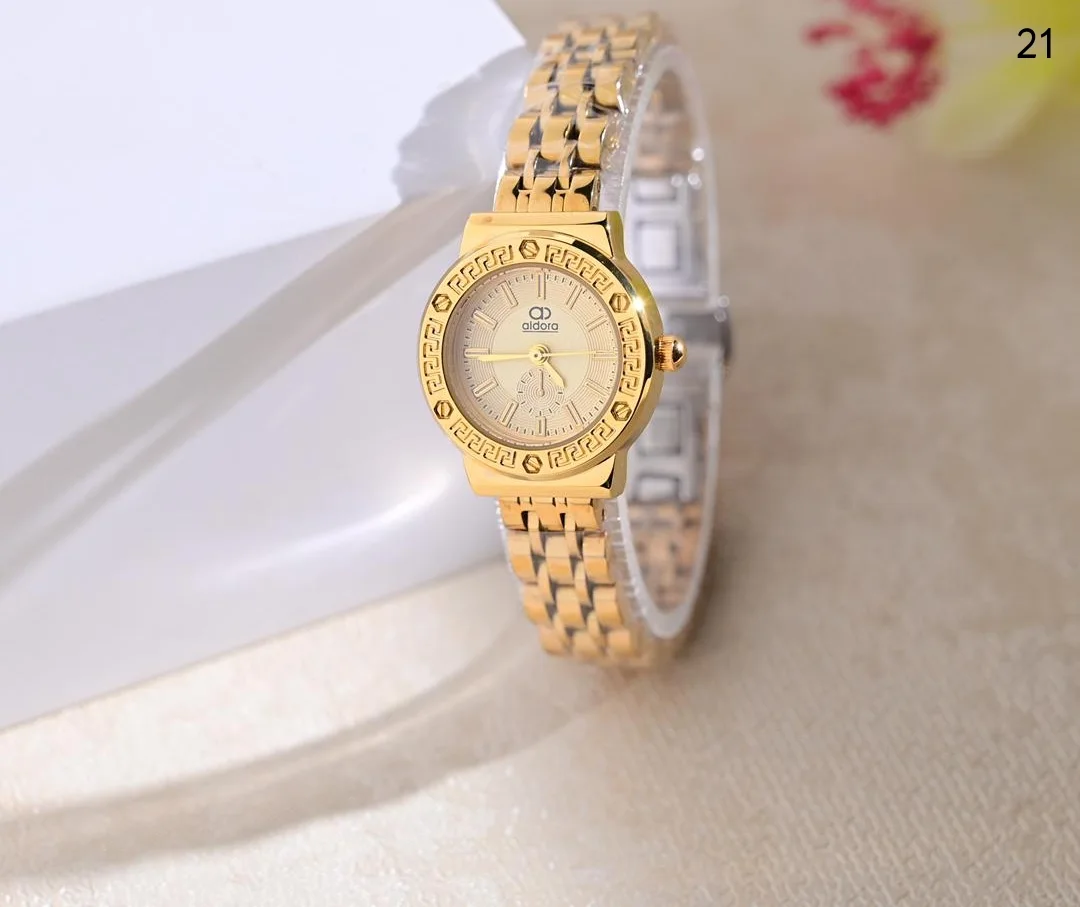 ساعة نسائي الدورا ابااشكالها الرهيبه والجذابه اشكال الماركات الانيقه بااحلا السعر 18000ريال يمني عدن ⚡ فثط