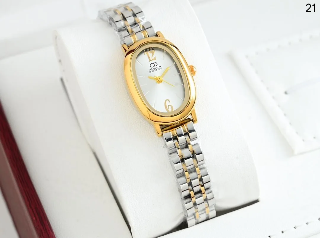 ساعة نسائي الدورا ابااشكالها الرهيبه والجذابه اشكال الماركات الانيقه بااحلا السعر 18000 ريال يمني عدن ⚡ فثط