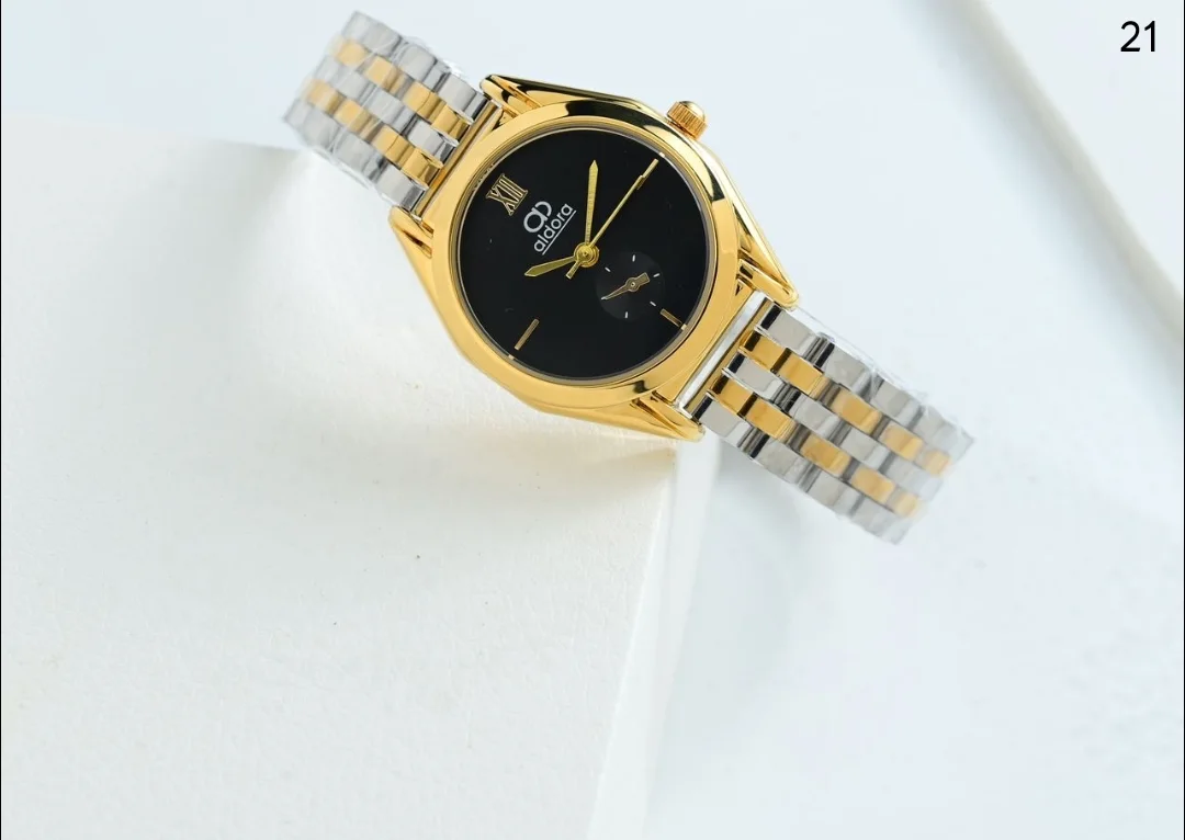 ساعة نسائي الدورا ابااشكالها الرهيبه والجذابه اشكال الماركات الانيقه بااحلا الاسعارالسعر 18000ريال يمني عدن ⚡ ريال  فثط