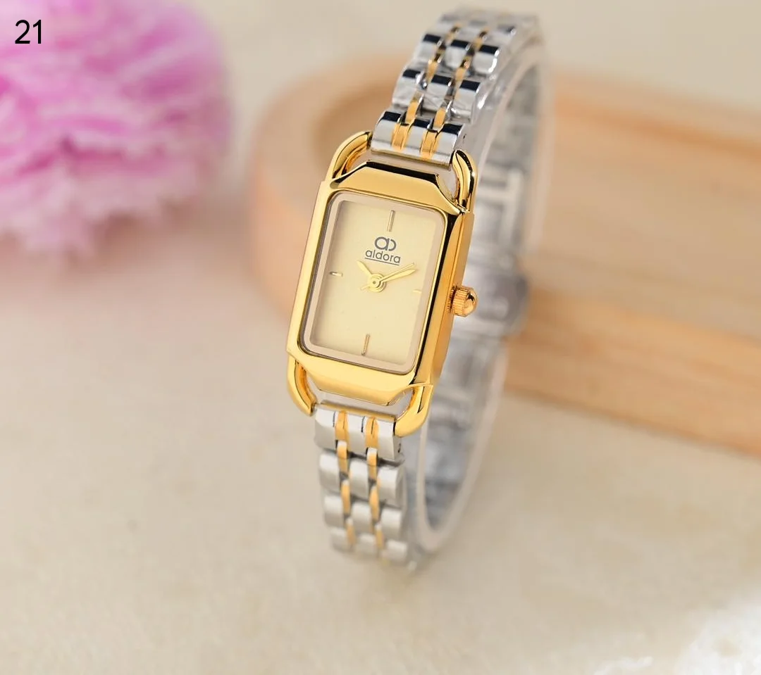 ساعة نسائي الدورا ابااشكالها الرهيبه والجذابه اشكال الماركات الانيقه بااحلا الاسعارالسعر 18000ريال يمني عدن ⚡ ريال  فثط