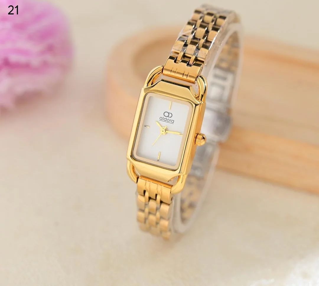 ساعة نسائي الدورا ابااشكالها الرهيبه والجذابه اشكال الماركات الانيقه بااحلا الاسعارالسعر 18000ريال يمني عدن ⚡ ريال  فثط