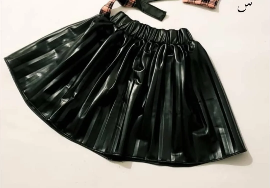 طقم بناتي موديل جديد كاروهات على جلد رووووعة الرووعة والوصف تحت وبسعر خيالي فقط 17000ألف ريال يمني