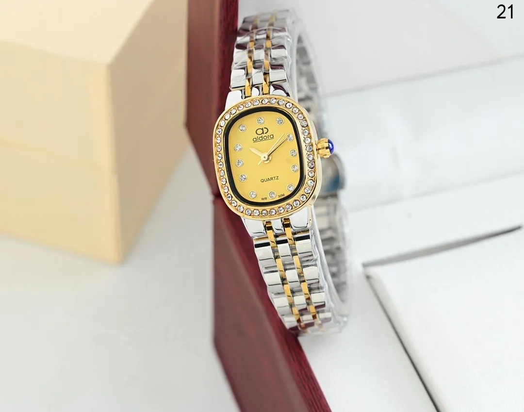 ساعة نسائي الدورا ابااشكالها الرهيبه والجذابه اشكال الماركات الانيقه بااحلا السعر 18000 ريال يمني عدن ⚡ فثط