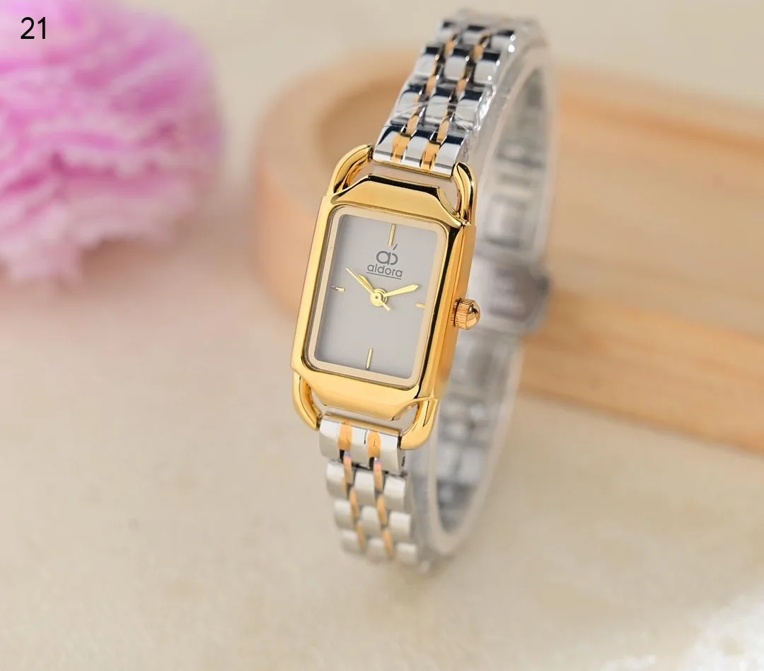 ساعة نسائي الدورا ابااشكالها الرهيبه والجذابه اشكال الماركات الانيقه بااحلا الاسعارالسعر 18000ريال يمني عدن ⚡ ريال  فثط