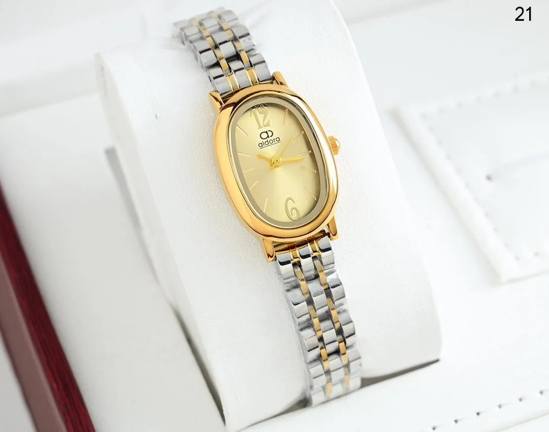 ساعة نسائي الدورا ابااشكالها الرهيبه والجذابه اشكال الماركات الانيقه بااحلا السعر 18000 ريال يمني عدن ⚡ فثط