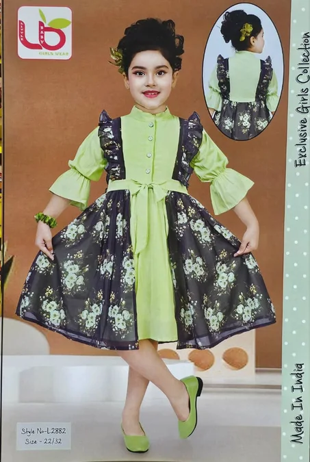 فستان بناتي لون جميل وراقي العمر من سنتين الأ 8سنوات والسعر 25000 ألف ريال يمني