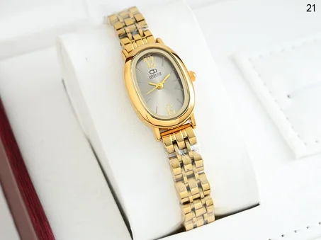 ساعة نسائي الدورا ابااشكالها الرهيبه والجذابه اشكال الماركات الانيقه بااحلا السعر 18000 ريال يمني عدن ⚡ فثط