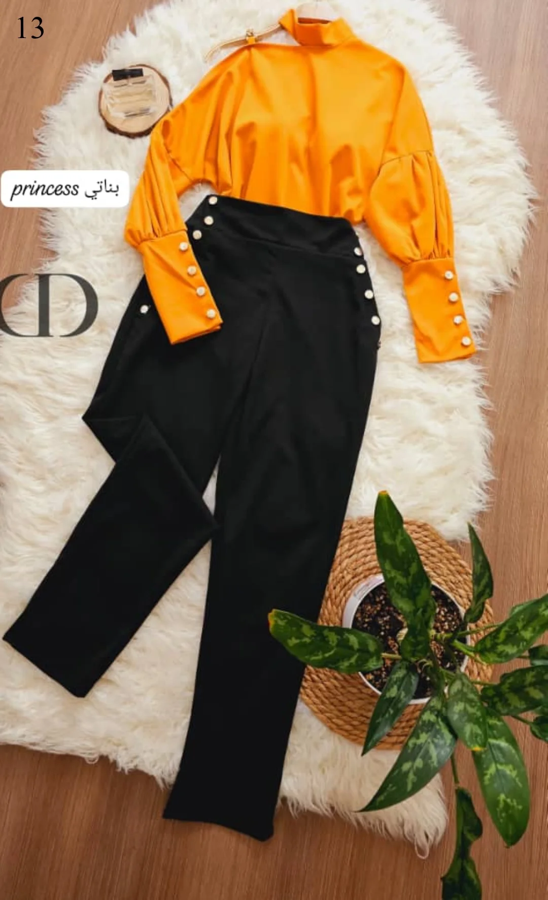 طقم بناتي  classic*بناتيحصري وانيق.. بلوزه رقبه مدوره، كم بقبضه نص في السعر..  14000 ريال يمني عدن فقط🤤