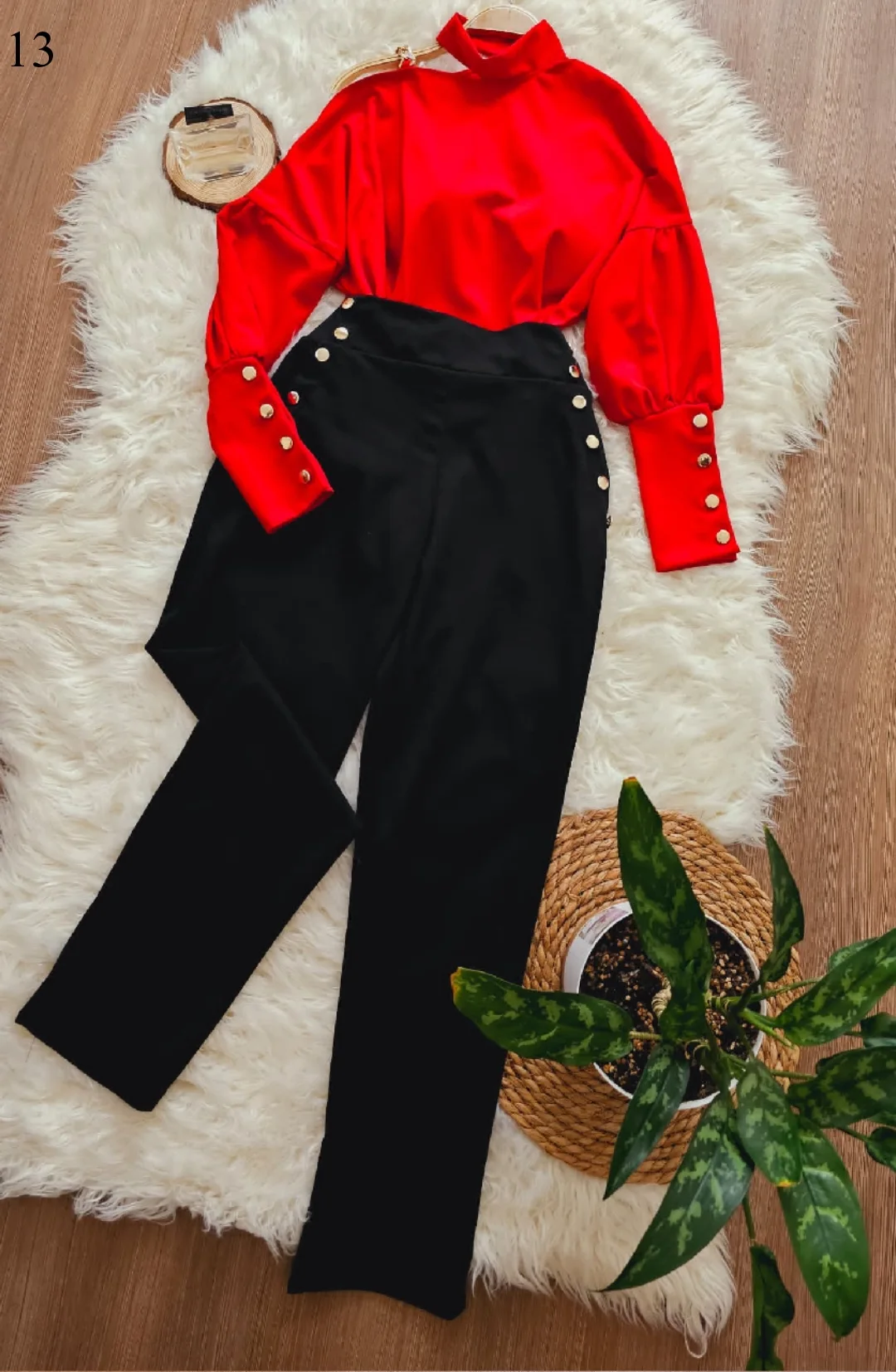 طقم بناتي  classic*بناتيحصري وانيق.. بلوزه رقبه مدوره، كم بقبضه نص في السعر..  14000 ريال يمني عدن فقط🤤