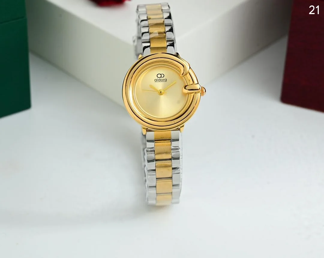 ساعة نسائي الدورا ابااشكالها الرهيبه والجذابه اشكال الماركات الانيقه بااحلا السعر 18000ريال يمني عدن ⚡ فثط