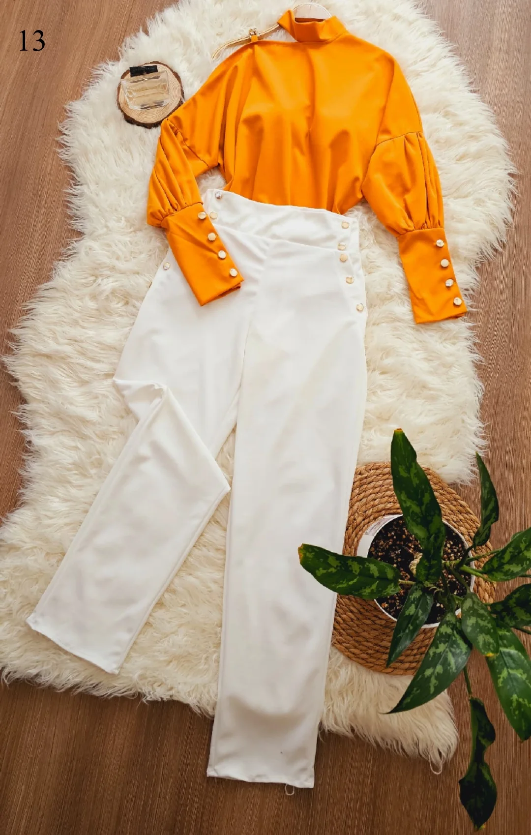 طقم بناتي  classic*بناتيحصري وانيق.. بلوزه رقبه مدوره، كم بقبضه نص في السعر..  14000 ريال يمني عدن فقط🤤