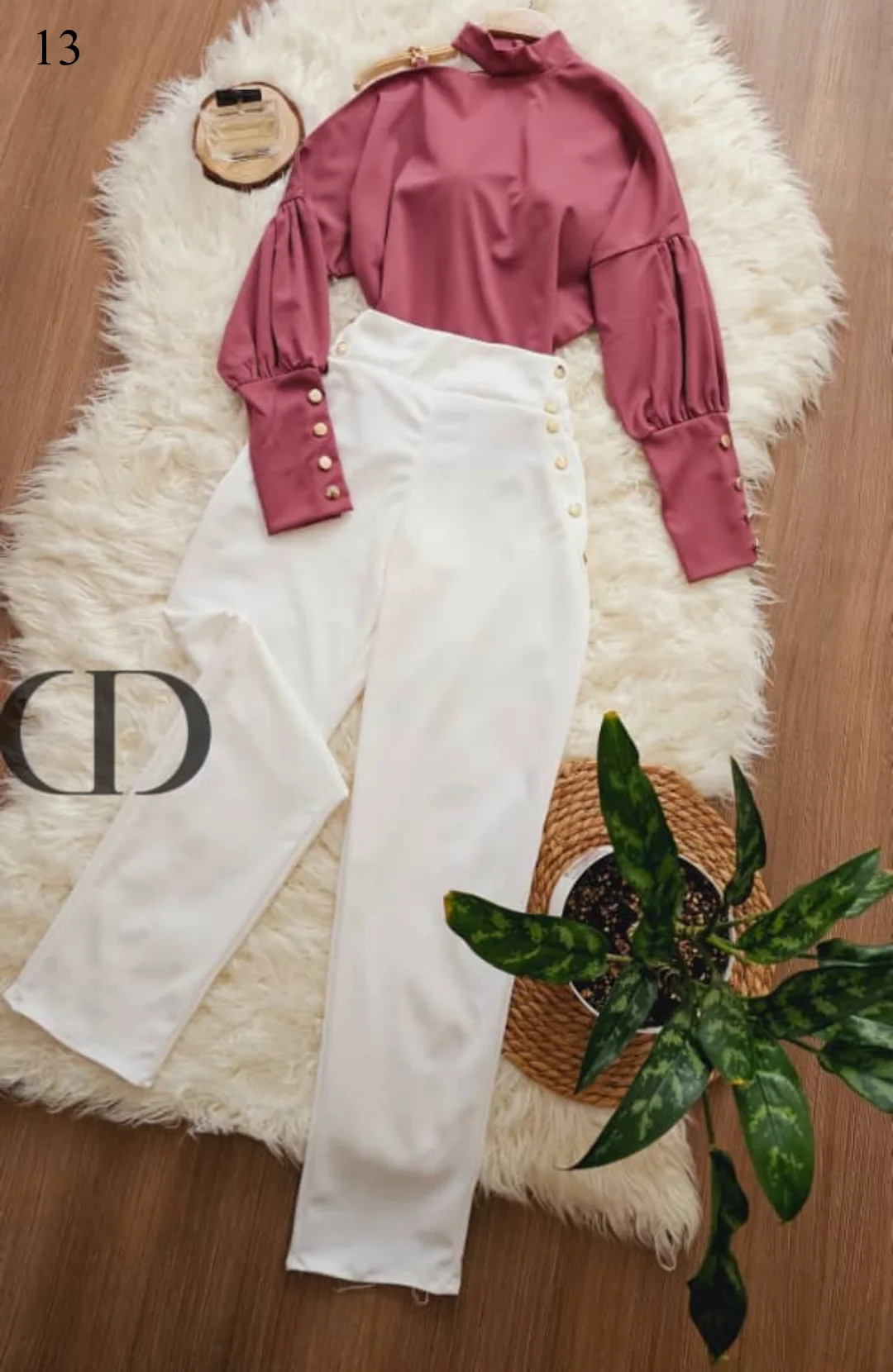 طقم بناتي  classic*بناتيحصري وانيق.. بلوزه رقبه مدوره، كم بقبضه نص في السعر..  14000 ريال يمني عدن فقط🤤