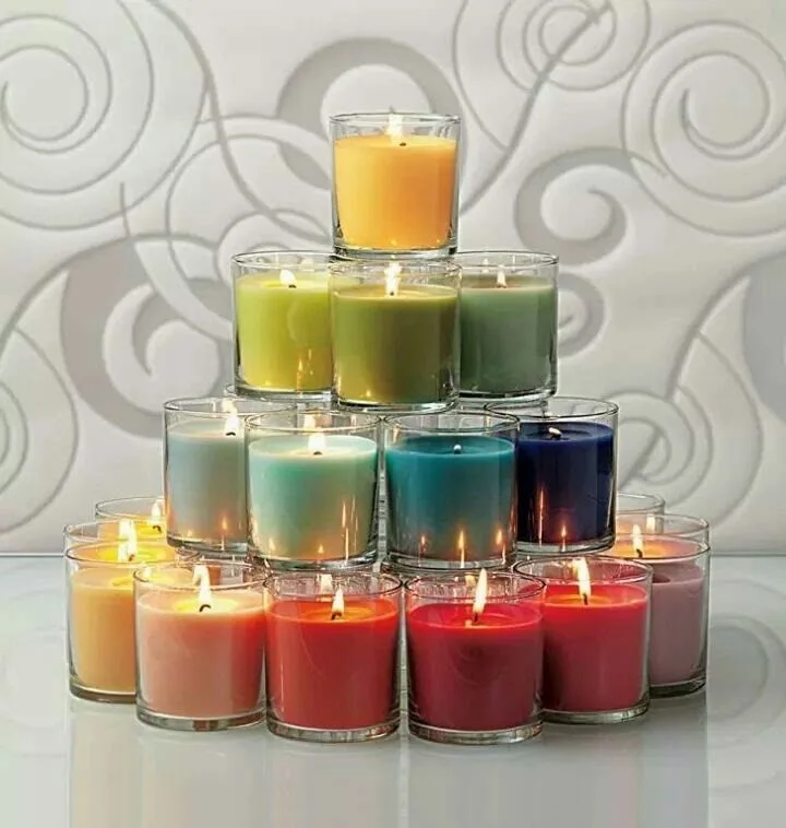 شموع ملونة و معطرة