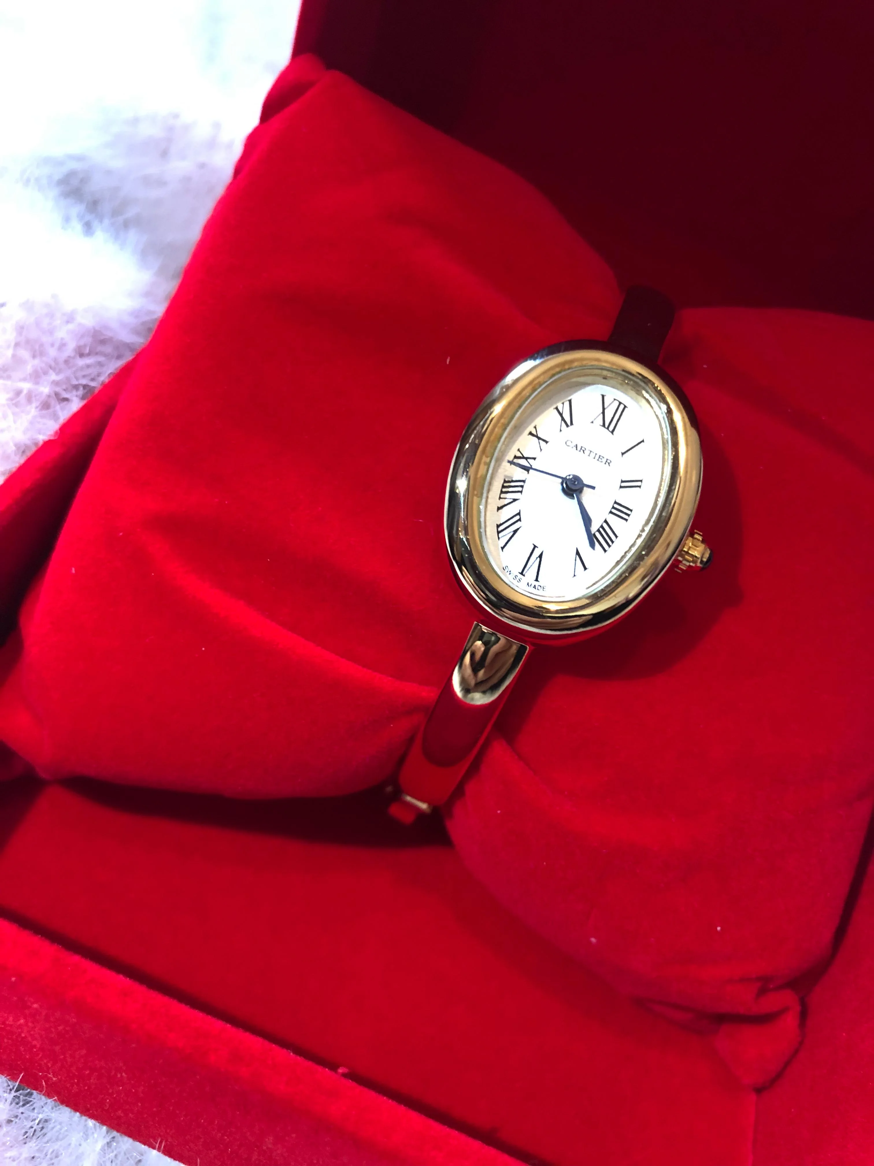 ساعة نسائية كارتييه